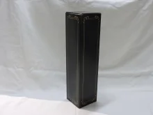 Kartón na 1fl čiery/zlatý 000016