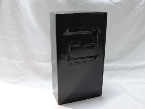 Kartón na 2fl čierna s okienkom 000299